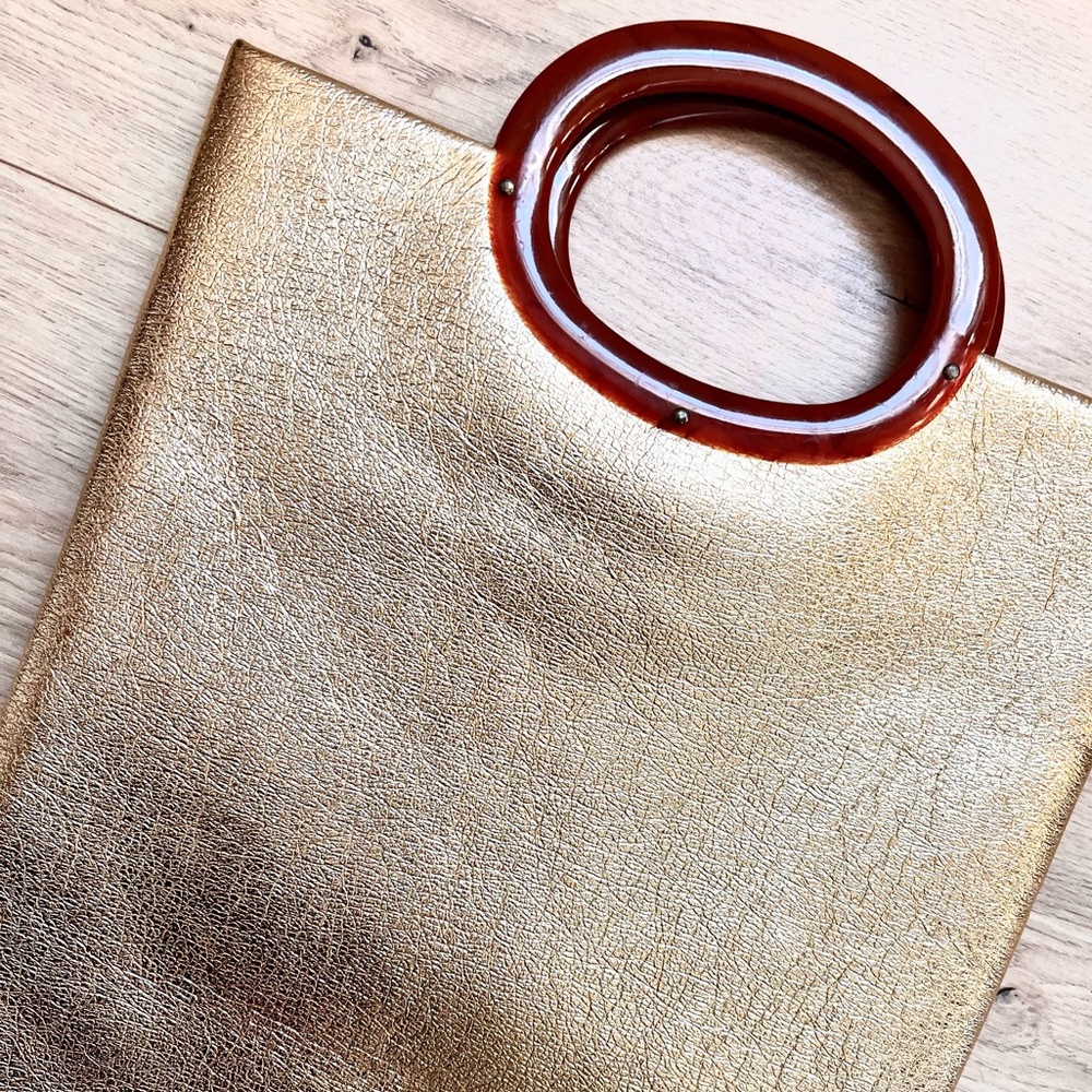 Mod Style gold 60’s style round handle gold metallic hand tote square flat